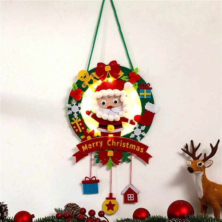 DIY Christmas Felt Wreath